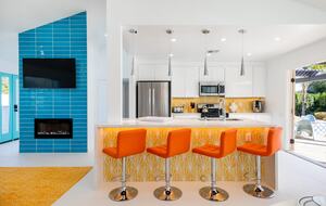 Avalon House: Mid Mod Hues and Mountain Views - Palm Springs, California