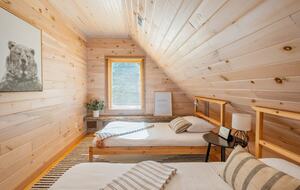 Home exchange in Fairview NC, second floor bedroom with two twin beds