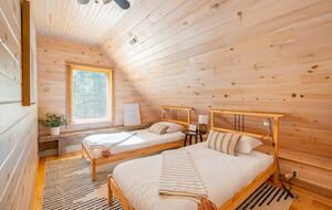 Home exchange in Fairview NC, second floor bedroom with two twin beds