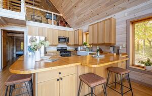 Home exchange in Fairview NC, kitchen with bar stool seating