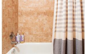 Home exchange in Fairview NC, second floor bathroom with shower & tub