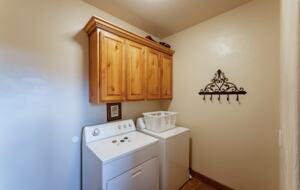 Home Exchange in Orderville, UT, laundry room