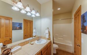Home Exchange in Orderville, UT, guest bathroom 1 shower/tub combo