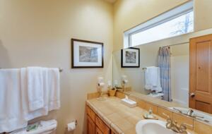 Home Exchange in Orderville, UT, guest bedroom 3 ensuite bathroom