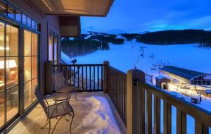 Balcony with view of peak 7