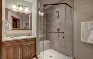 Ensuite bathroom 3