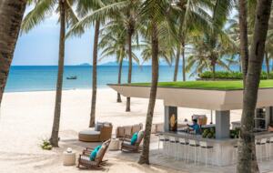 Beachfront bar and lounge