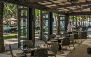 Beachside dining at La Sen
