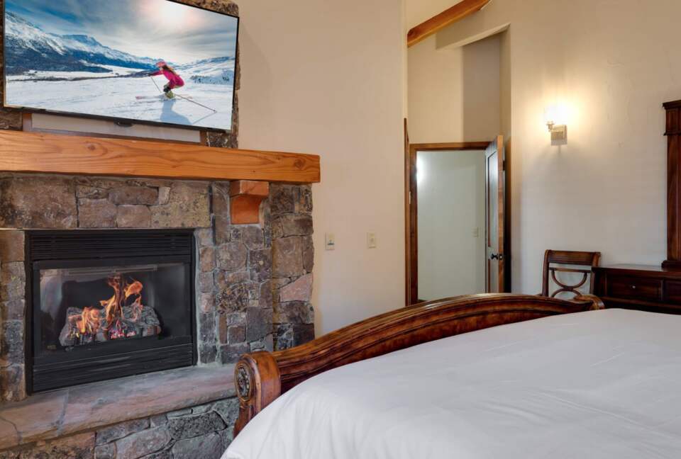 Guest room with fireplace