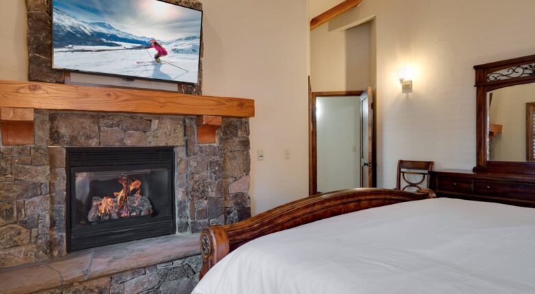 Guest room with fireplace