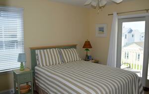 Home Exchange in Sea Isle City, NJ bedroom with balcony