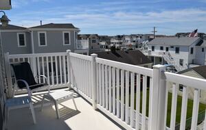 Home Exchange in Sea Isle City, NJ patio with lounge