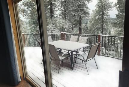 Home Exchange in Lead, SD outdoor dining on patio