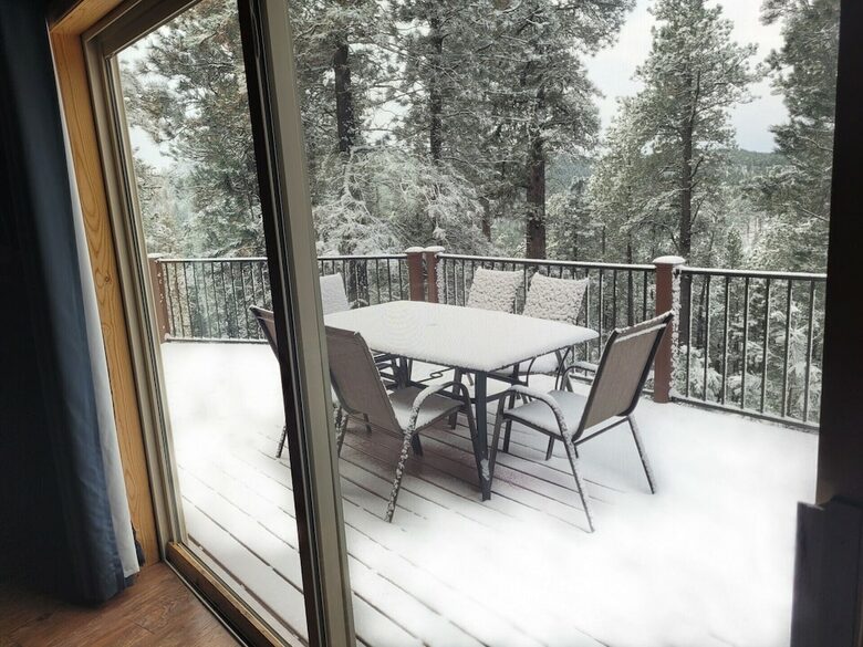 Home Exchange in Lead, SD outdoor dining on patio