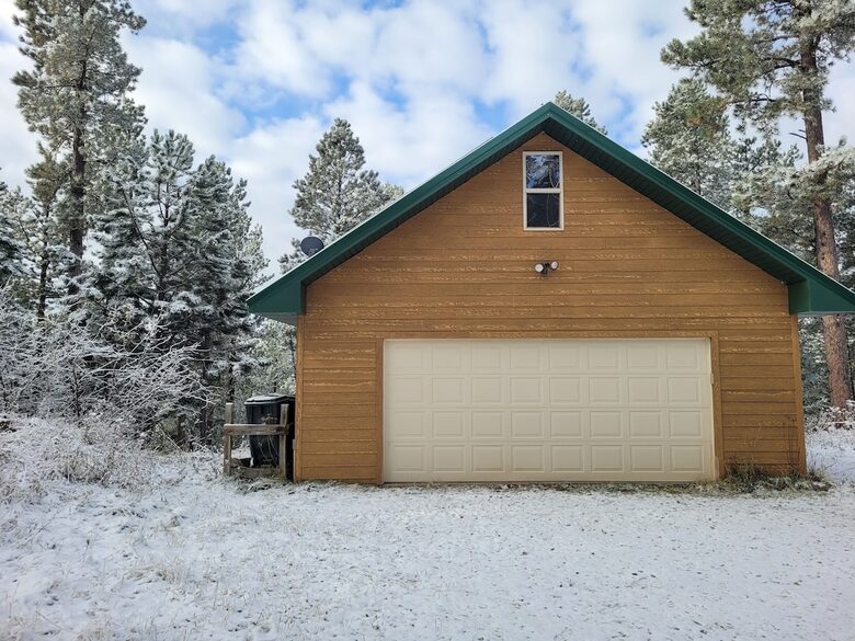 Home Exchange in Lead, SD garage