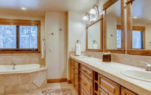 Master ensuite bathroom