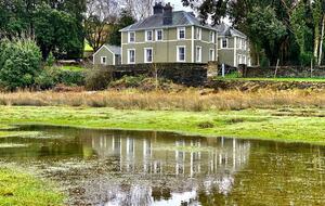 Historic Welsh Coastal Flat: Spacious 4-Bedroom Residence - Portmeirion, United Kingdom