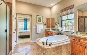 Scottsdale Stunner on the Green - Scottsdale, Arizona