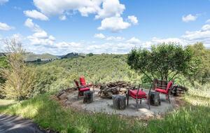 Vineyard Hilltop Retreat - Plymouth, California