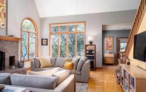 Vineyard Hilltop Retreat - Plymouth, California