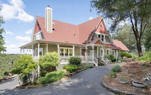 Vineyard Hilltop Retreat - Plymouth, California