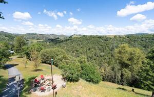 Vineyard Hilltop Retreat - Plymouth, California