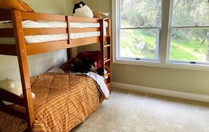 Vineyard Hilltop Retreat - Plymouth, California