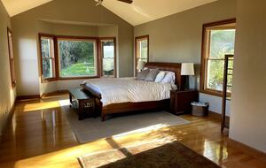 Vineyard Hilltop Retreat - Plymouth, California