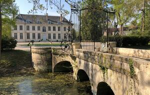 Château d'Isle-sur-Marne (R) - Isle sur Marne, France