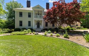 Luxury Waterfront Retreat w/ Private Pool & Dock - Weems, Virginia