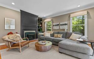 Luxury Waterfront Retreat w/ Private Pool & Dock - Weems, Virginia