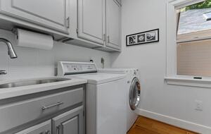 Luxury Waterfront Retreat w/ Private Pool & Dock - Weems, Virginia