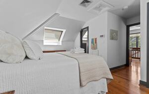 Luxury Waterfront Retreat w/ Private Pool & Dock - Weems, Virginia