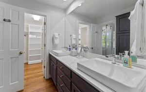 Luxury Waterfront Retreat w/ Private Pool & Dock - Weems, Virginia