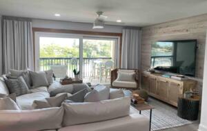 Chic Renovated Waterfront Condo - Pass A Grille, Florida