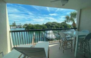 Chic Renovated Waterfront Condo - Pass A Grille, Florida