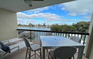 Chic Renovated Waterfront Condo - Pass A Grille, Florida