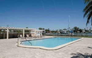 Chic Renovated Waterfront Condo - Pass A Grille, Florida