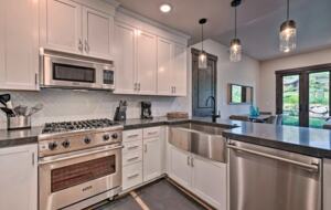 Luxe Park City Condo - Walk To Ski Lift! - Park City, Utah