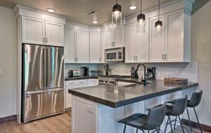 Luxe Park City Condo - Walk To Ski Lift! - Park City, Utah