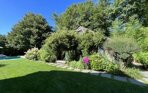 Charming Victorian Sag Harbor Residence - Sag Harbor, New York