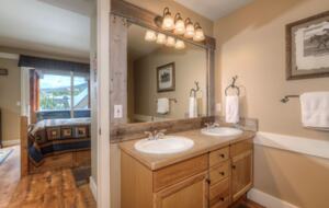 Saddle Ridge Gambler Chalet Ski-In/Ski-Out - Big Sky, Montana