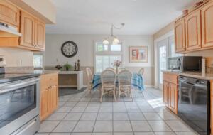 Cozy Panama City Escape - Walk To The Beach! - Panama City Beach, Florida