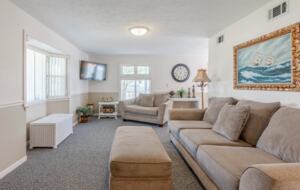 Cozy Panama City Escape - Walk To The Beach! - Panama City Beach, Florida