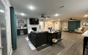 Seabrook Beach Retreat | 5 minutes from Kemah Boardwalk and NASA with Private Pool - Seabrook, Texas