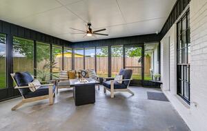 Casa Blanca - Round Top! World Class Antiquing, Shopping, Arts and More! - Round Top, Texas