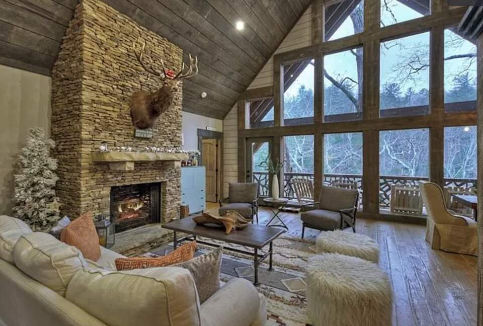 Stunning Modern Lakefront Retreat Luxury Home Exchange in Blue Ridge