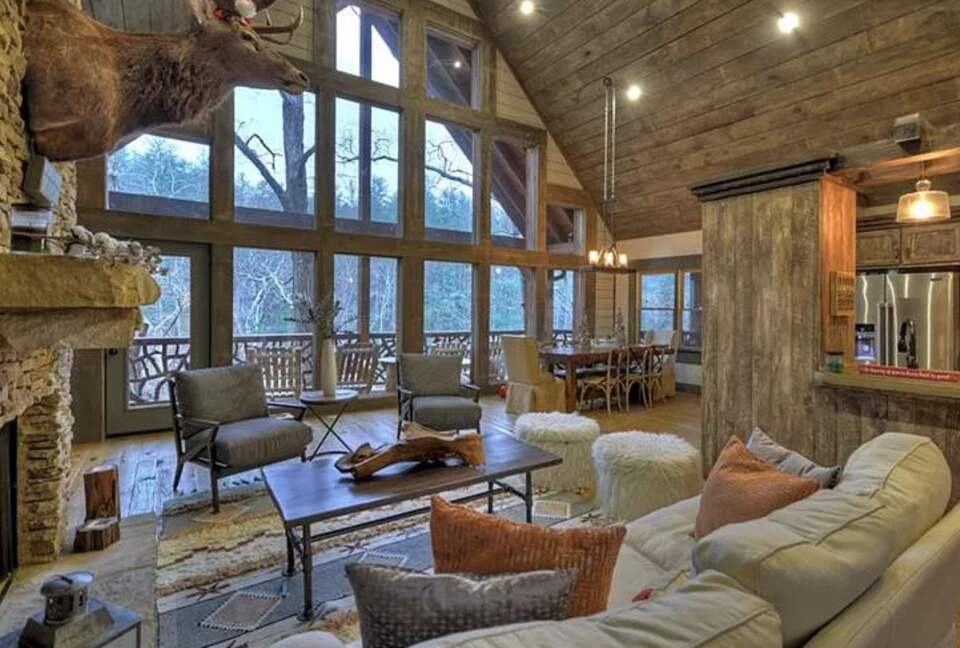 Stunning Modern Lakefront Retreat Luxury Home Exchange in Blue Ridge