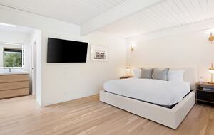 Luxe Malibu Beach Bungalow - Malibu, California