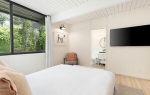 Luxe Malibu Beach Bungalow - Malibu, California